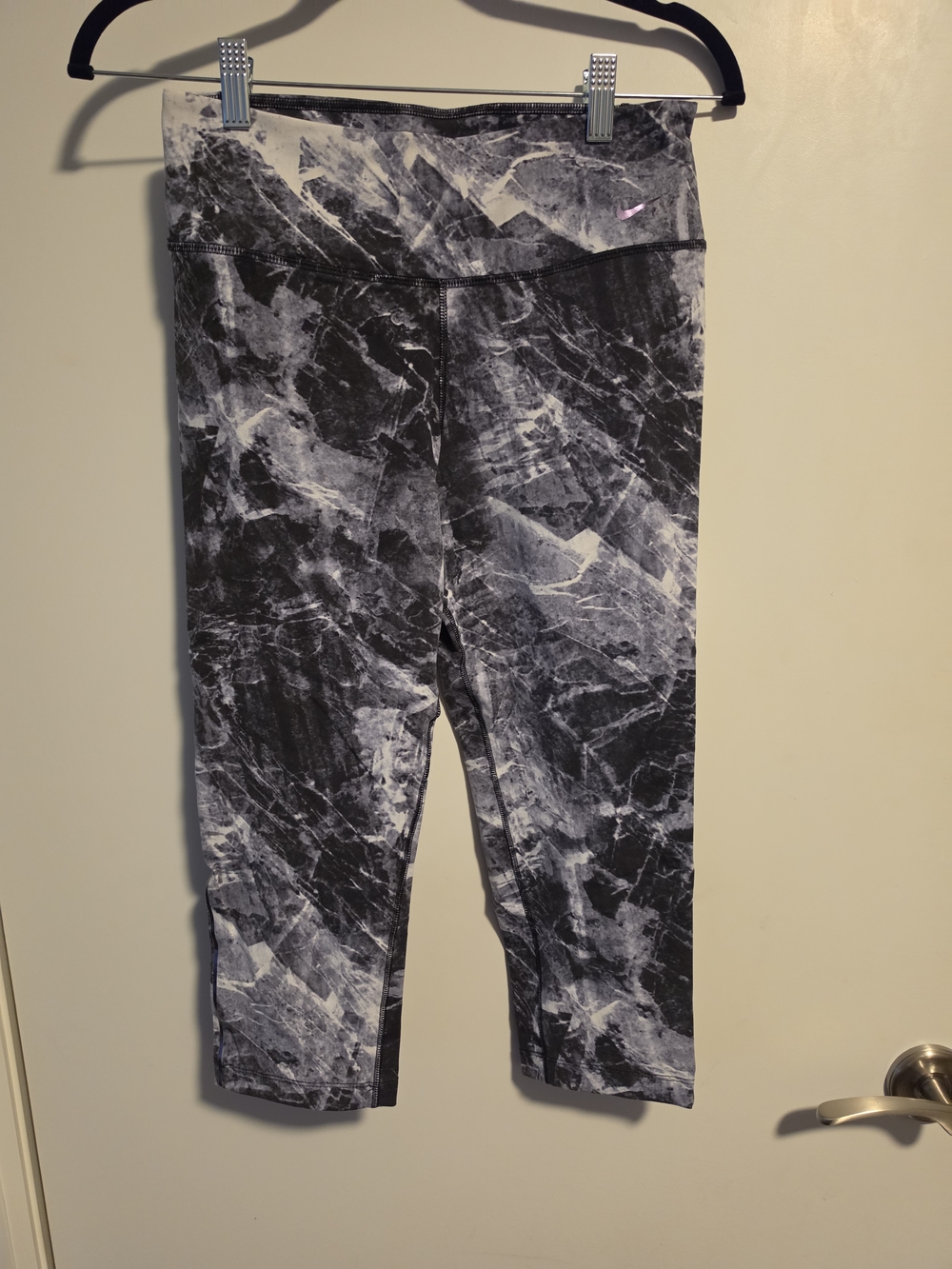 Nike Womens Black & White Marble Epic Capri Leggings SIZE Med